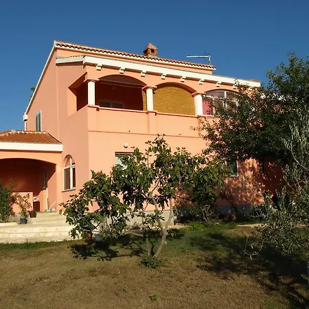 Apartment Privlaka 1 *