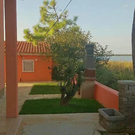 Apartment Privlaka 1 *
